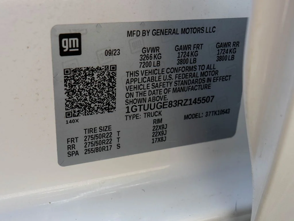 Used 2024 White GMC Denali image 43