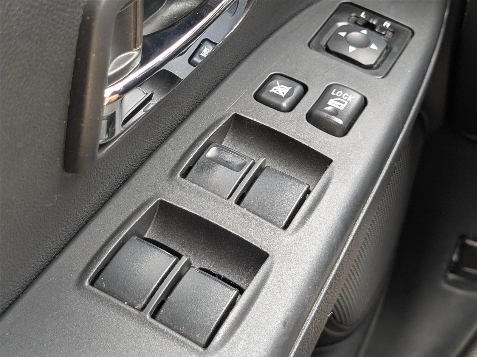 Used 2025  Mitsubishi S image 21