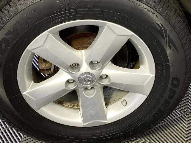 Used 2010 Silver Nissan S image 25