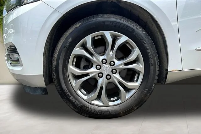 Used 2018 White Frost Tricoat Buick Avenir image 35