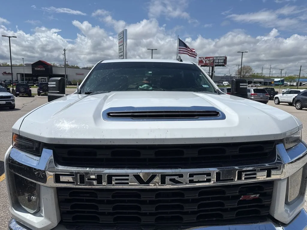 Used 2021 White Chevrolet LT image 2