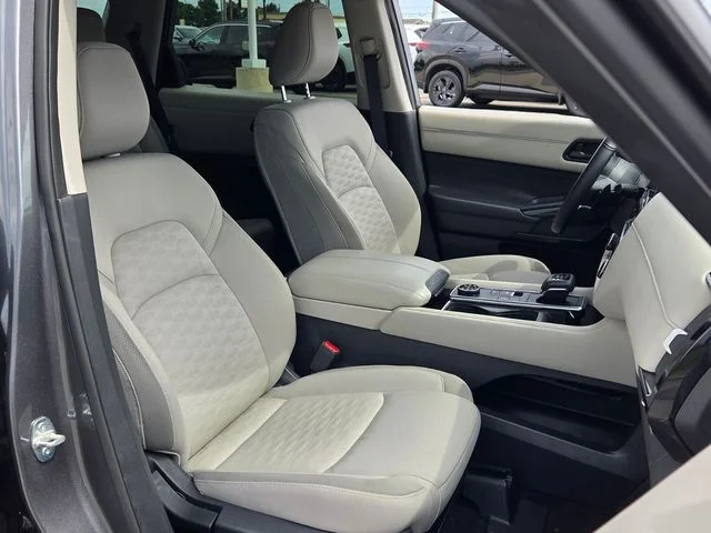 Used 2024 Gray Nissan SV image 17