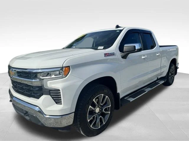 Used 2023 White Chevrolet LT image 3