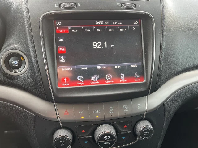 Used 2018 White Dodge Crossroad image 11