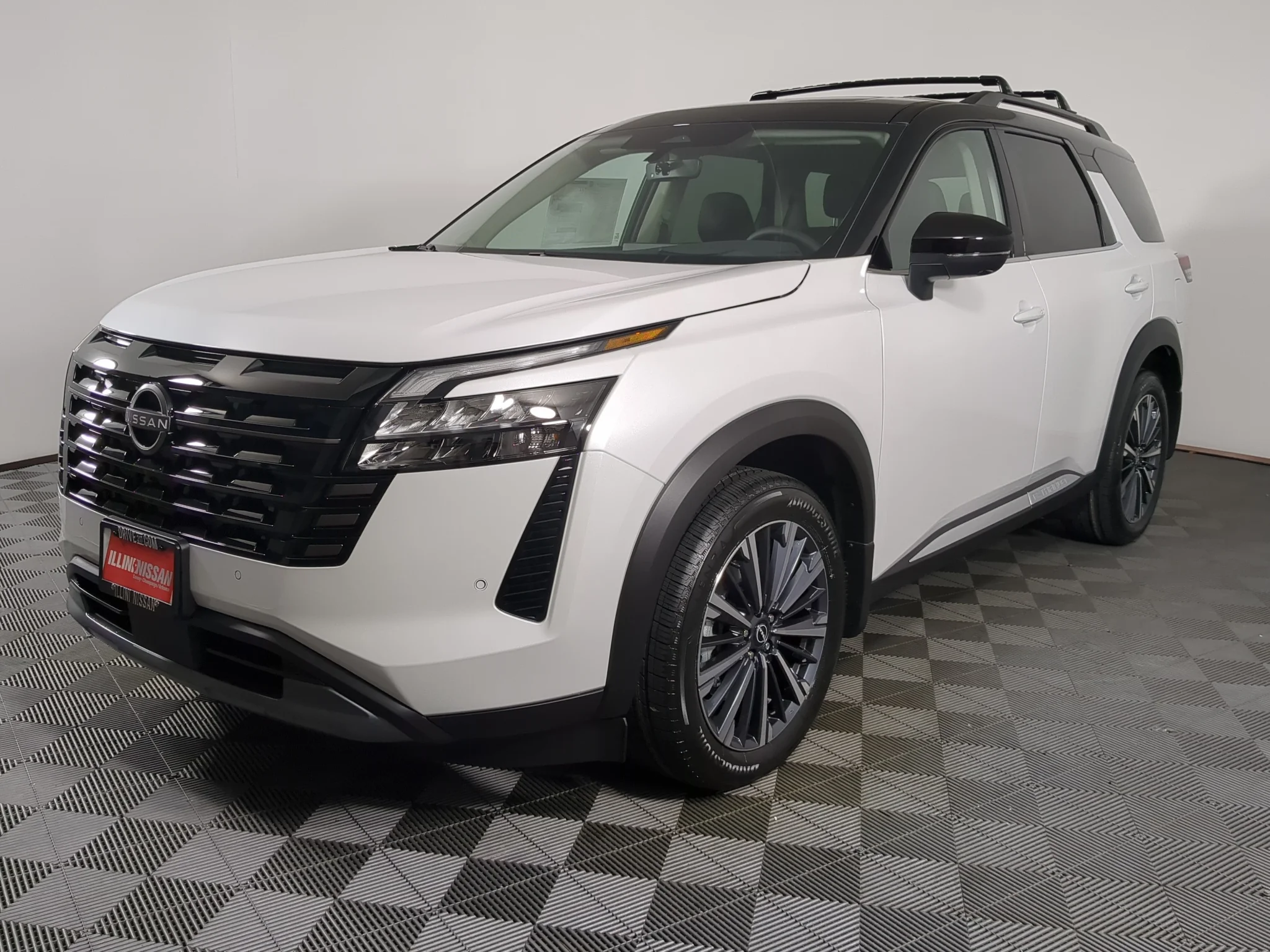 New 2026 2T WHT BLK Nissan Platinum image 4
