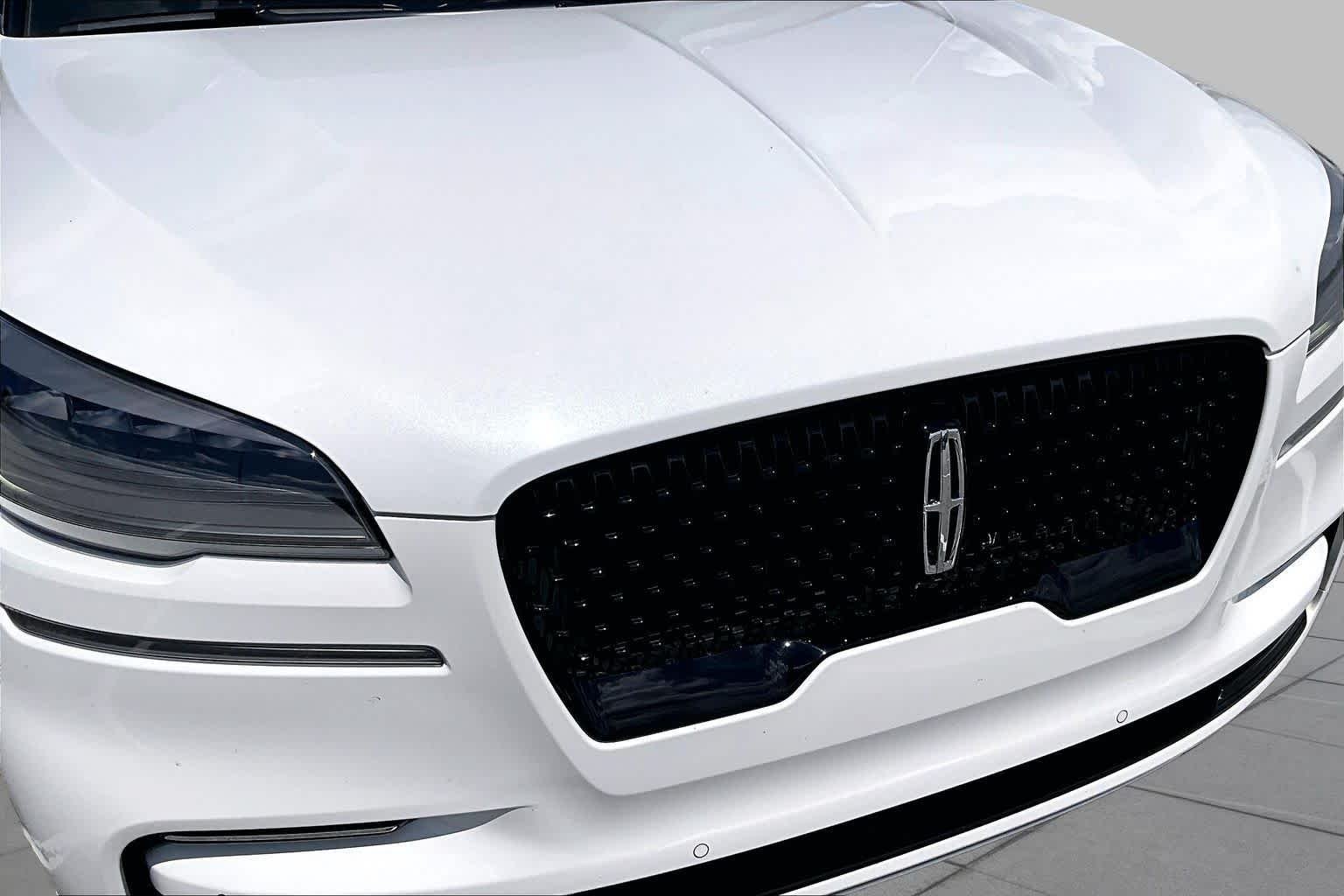Used 2023 Pristine White Lincoln Reserve image 30