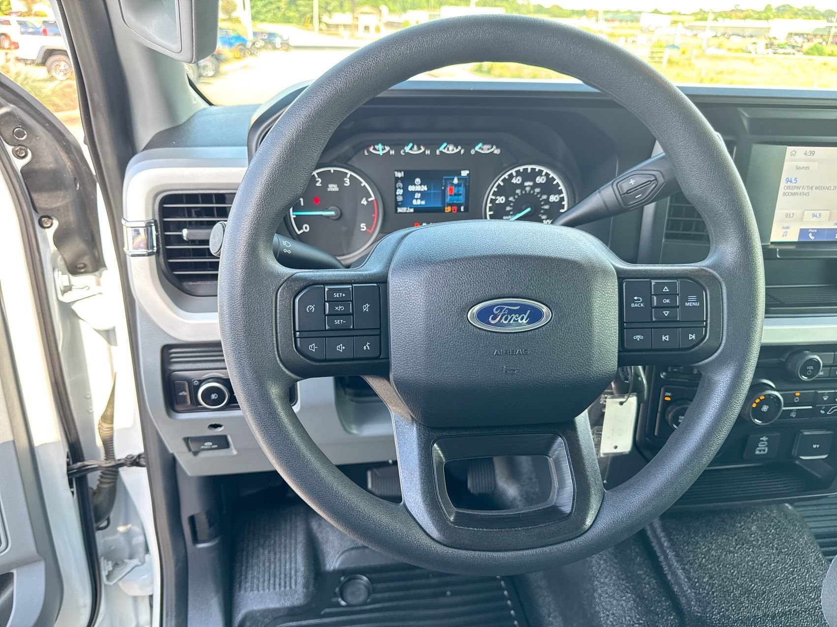 Used 2025 Oxford White Ford XL image 14