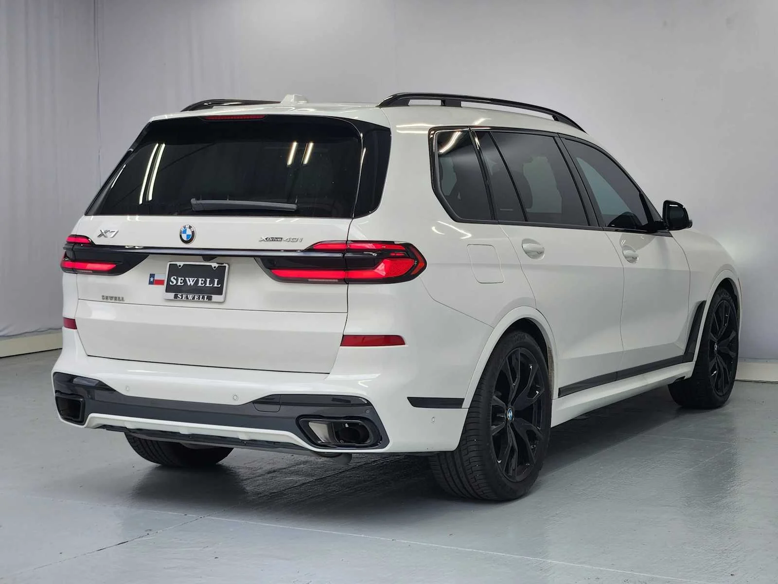 Certified Used 2024 Alpine White BMW xDrive40i image 4