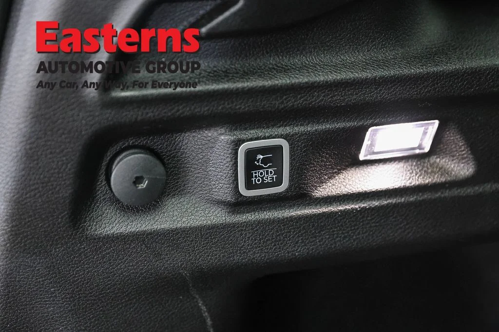 Used 2023 Black Jeep Altitude image 23