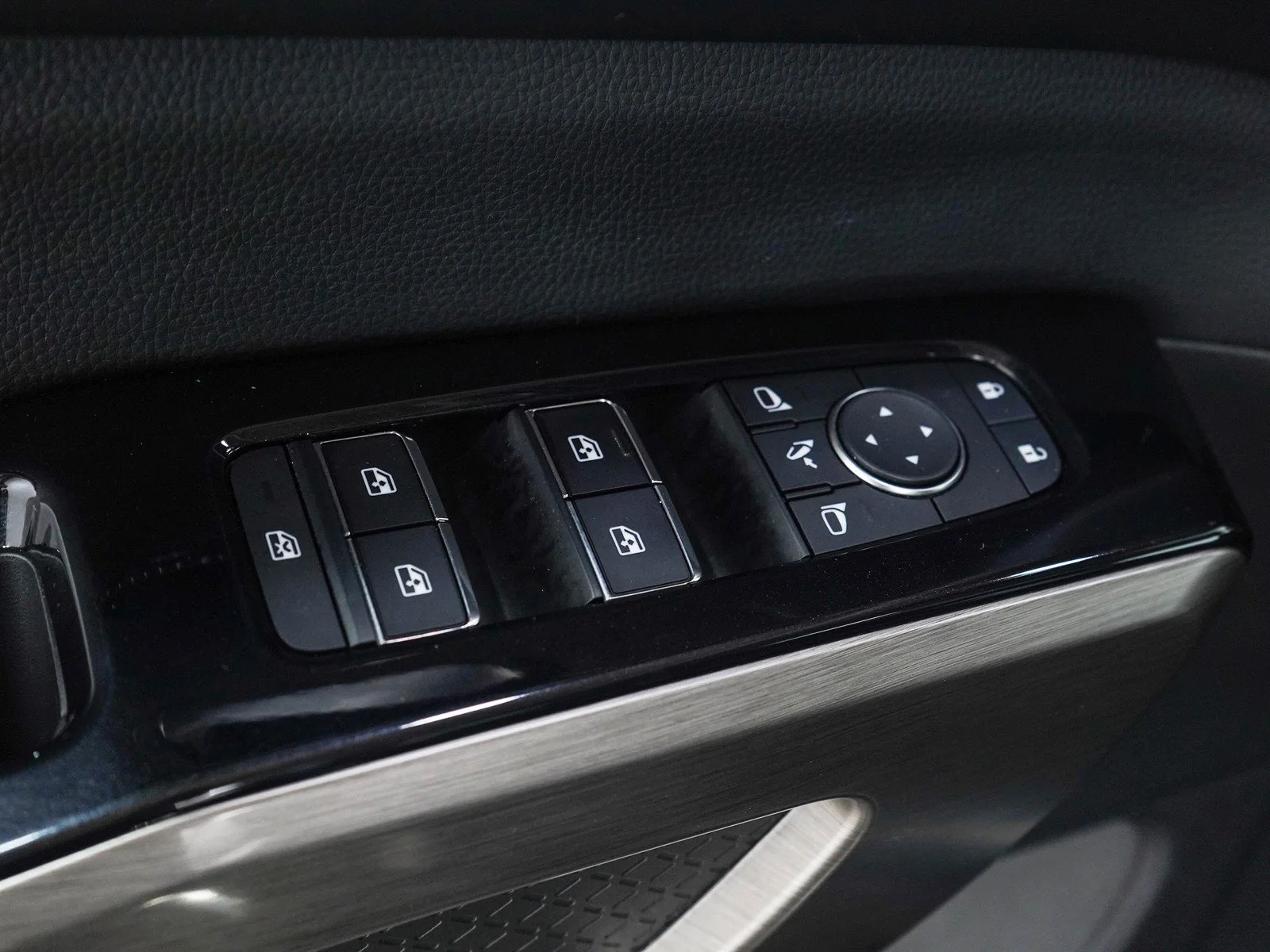 Used 2022 Deep Ocean Blue Pearl Nissan Platinum image 22