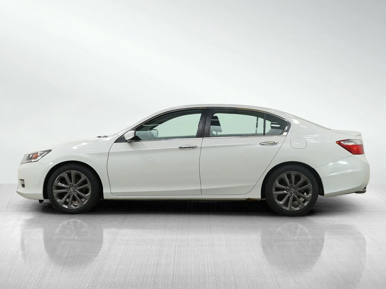 Used 2014 Honda Accord Sport with VIN 1HGCR2F56EA034707 for sale in Burnsville, Minnesota