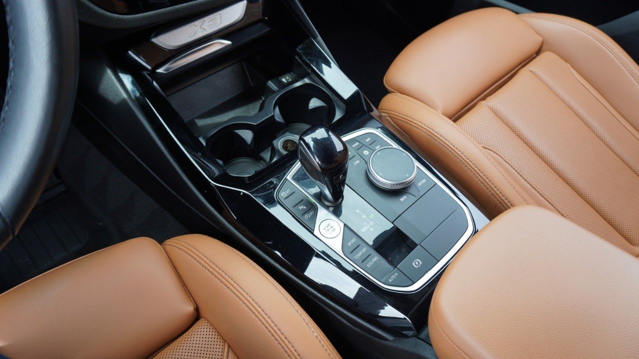Used 2022 Gray BMW sDrive30i image 19