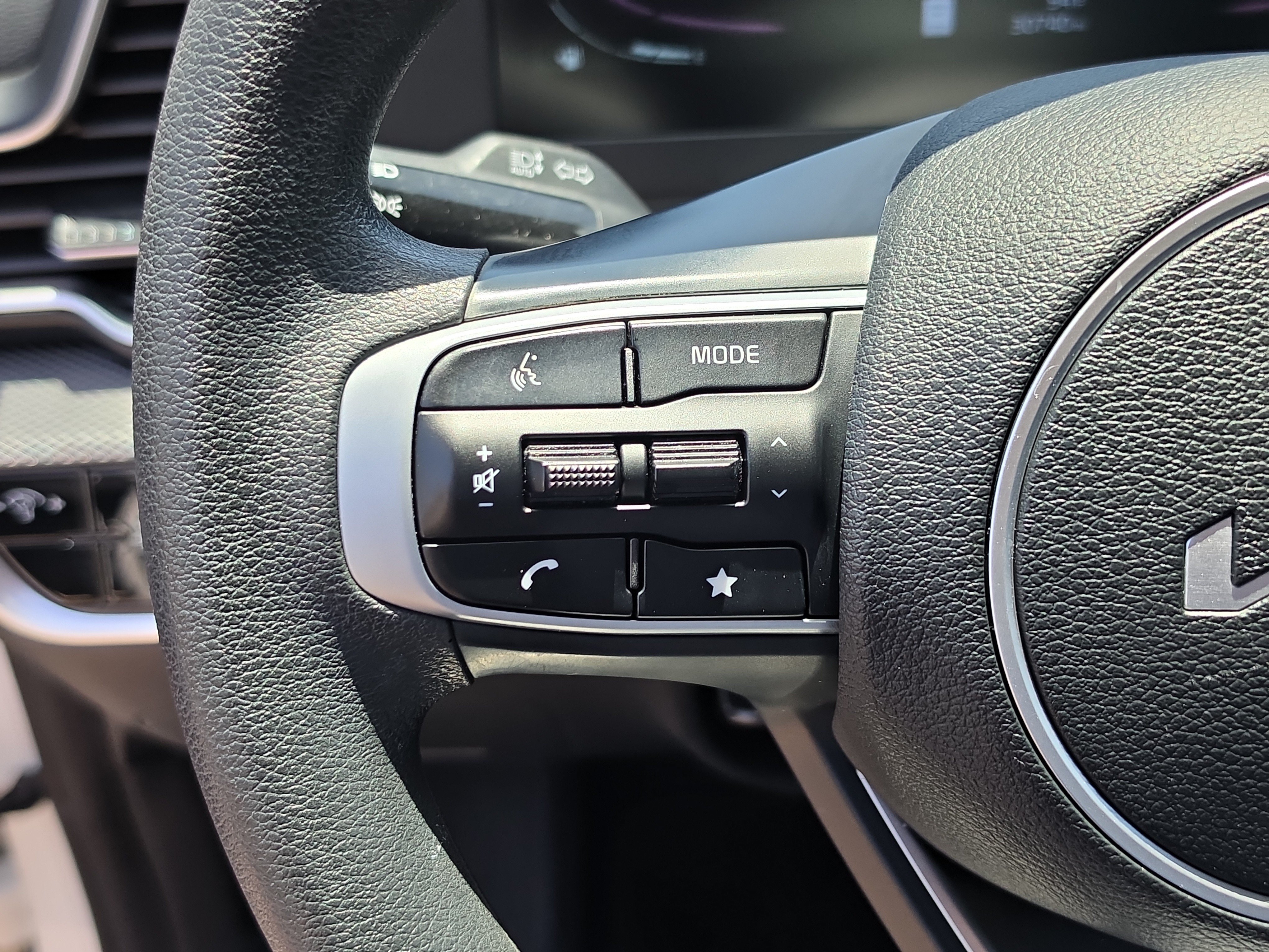 Certified Used 2023 Snow White Pearl Kia LX image 28