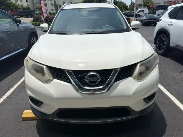 Used 2015 White Nissan SV image 7