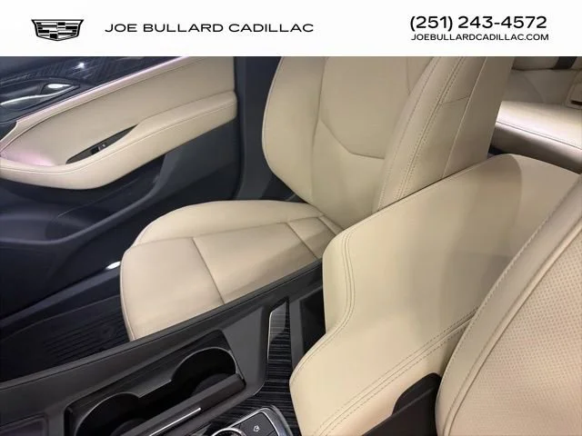 New 2026 Vibrant White Tricoat Cadillac Premium Luxury image 31