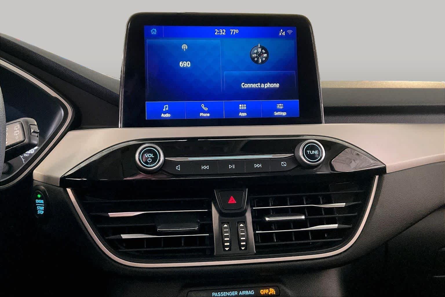 Used 2020 Blue Metallic Ford SE image 6