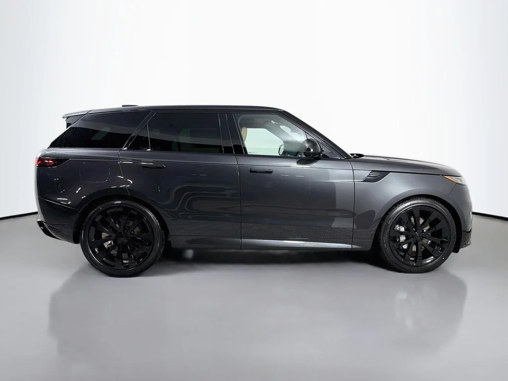 New 2026 Carpathian Grey Land Rover Dynamic SE image 4