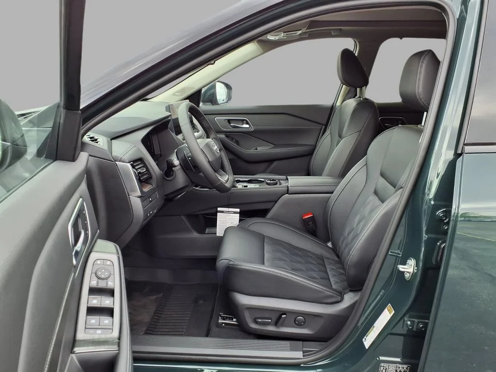 New 2026 Obsidian Green Pearl Nissan Platinum image 22