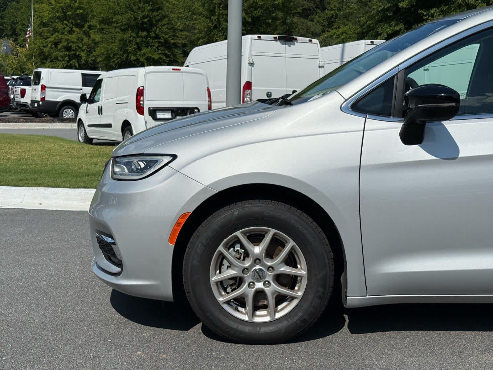 Used 2024 Silver Mist Clearcoat Chrysler Touring L image 11
