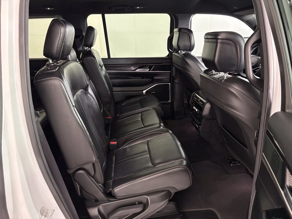 Used 2023 White Jeep Base image 46