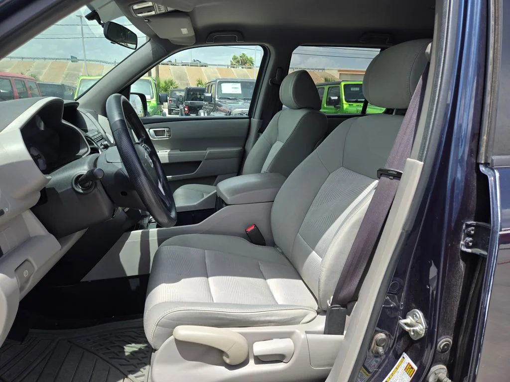 Used 2012  Honda LX image 9