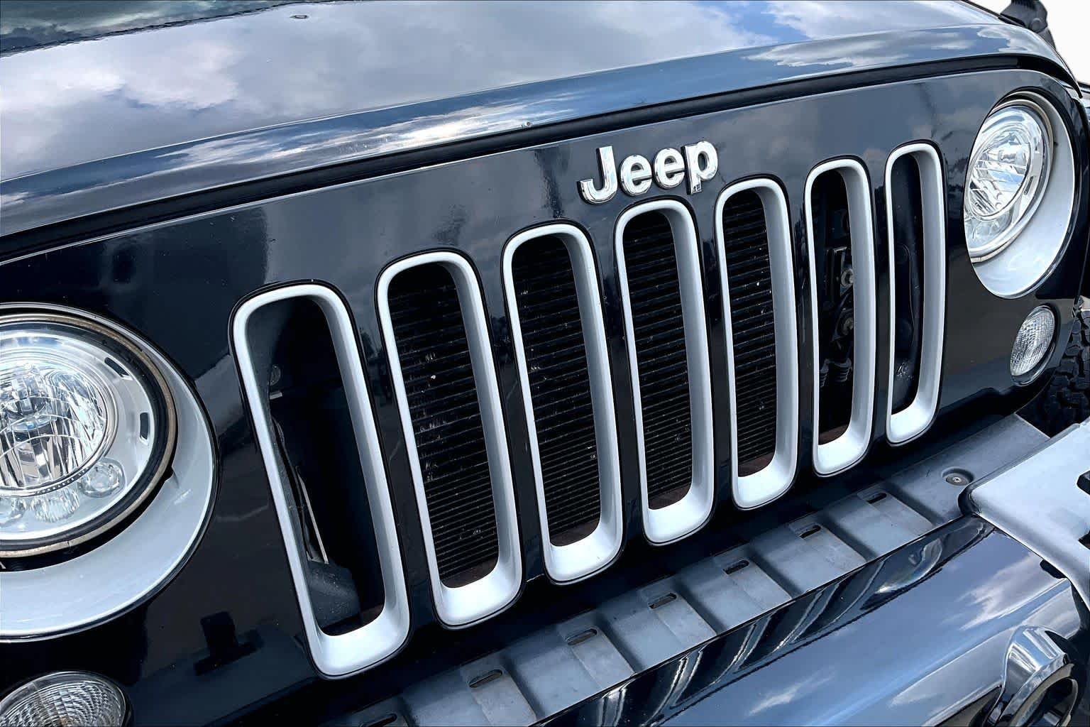 Used 2017 Black Clearcoat Jeep Sahara image 27