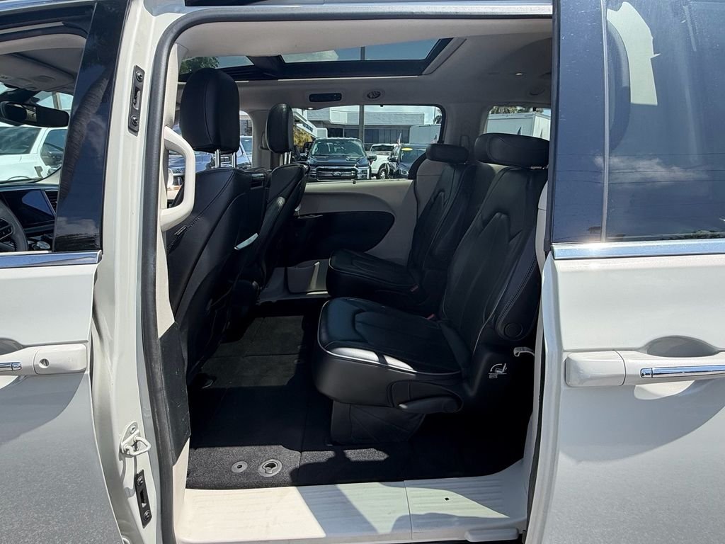 Used 2019 White Chrysler Limited image 11