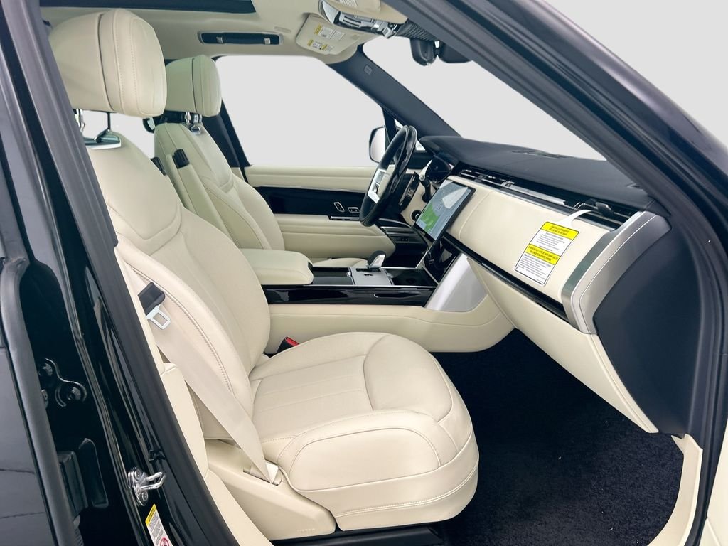 New 2026 Santorini Black Land Rover SE image 19
