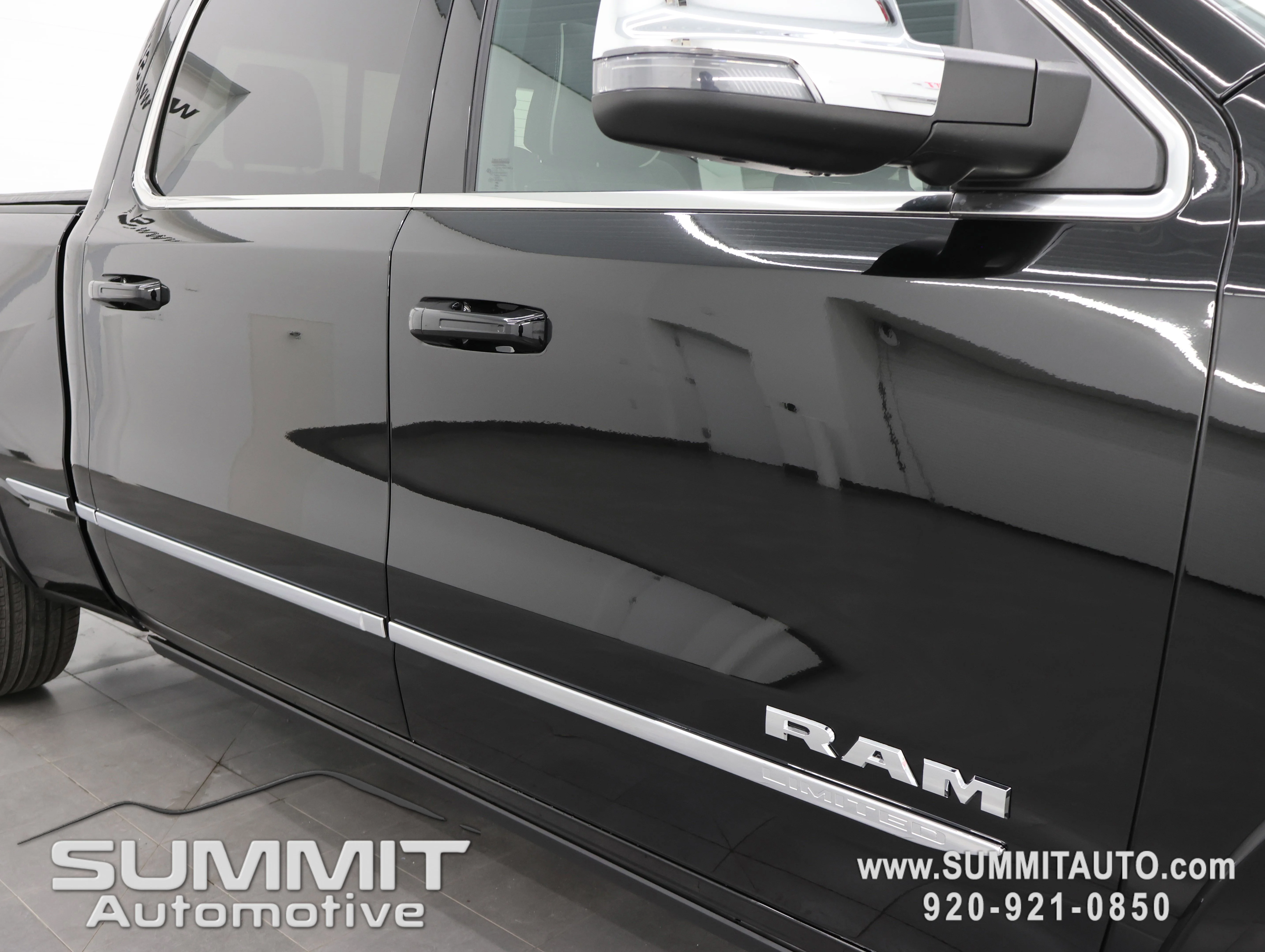 New 2026 Diamond Black Crystal Pearl-Coat Exterior Paint RAM Limited image 31