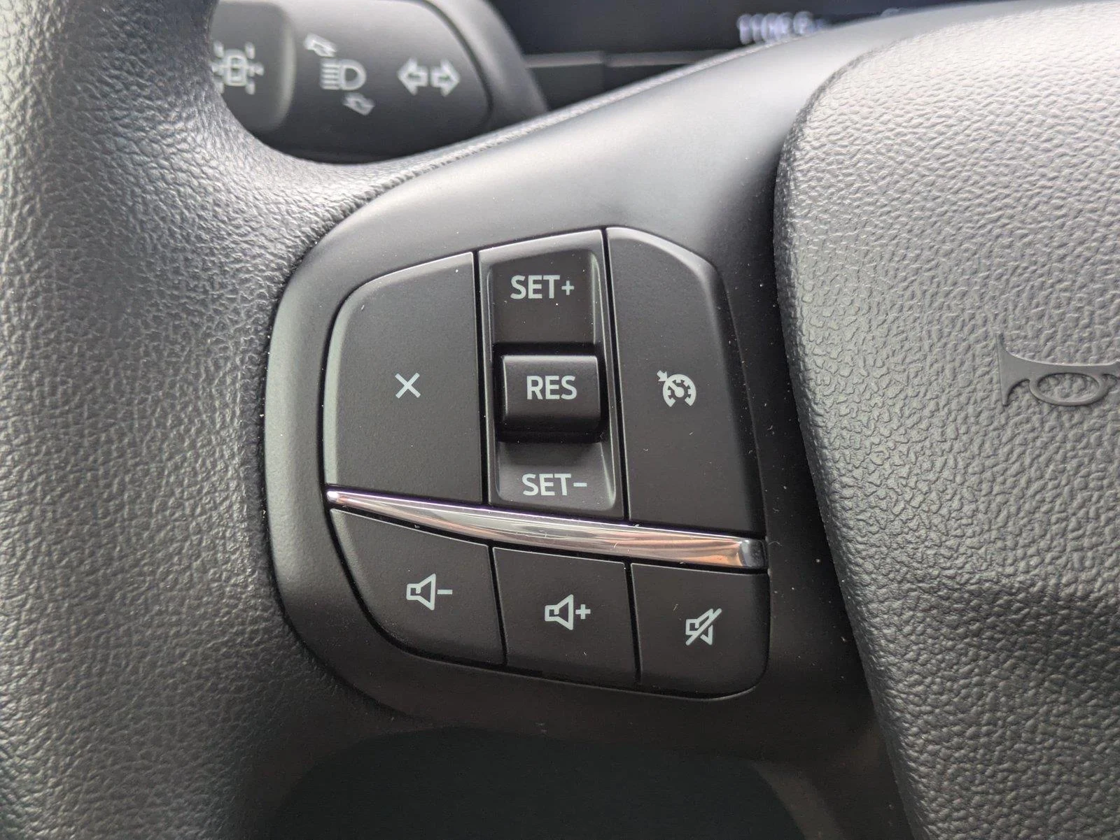 New 2026 Oxford White Ford XLT image 29