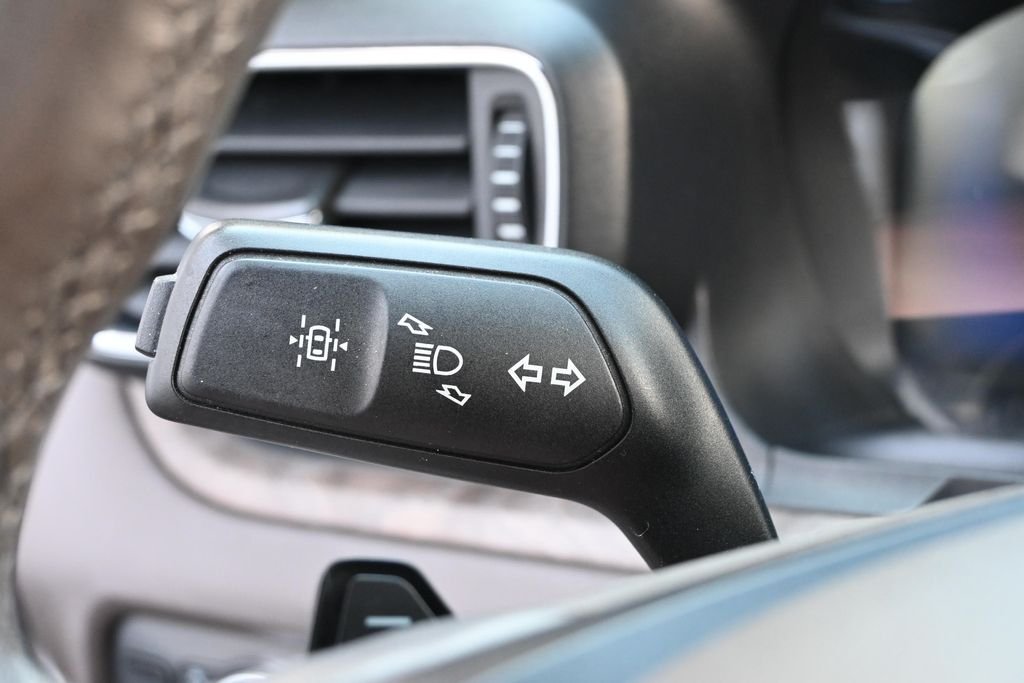 Used 2020 White Metallic Ford Platinum image 39