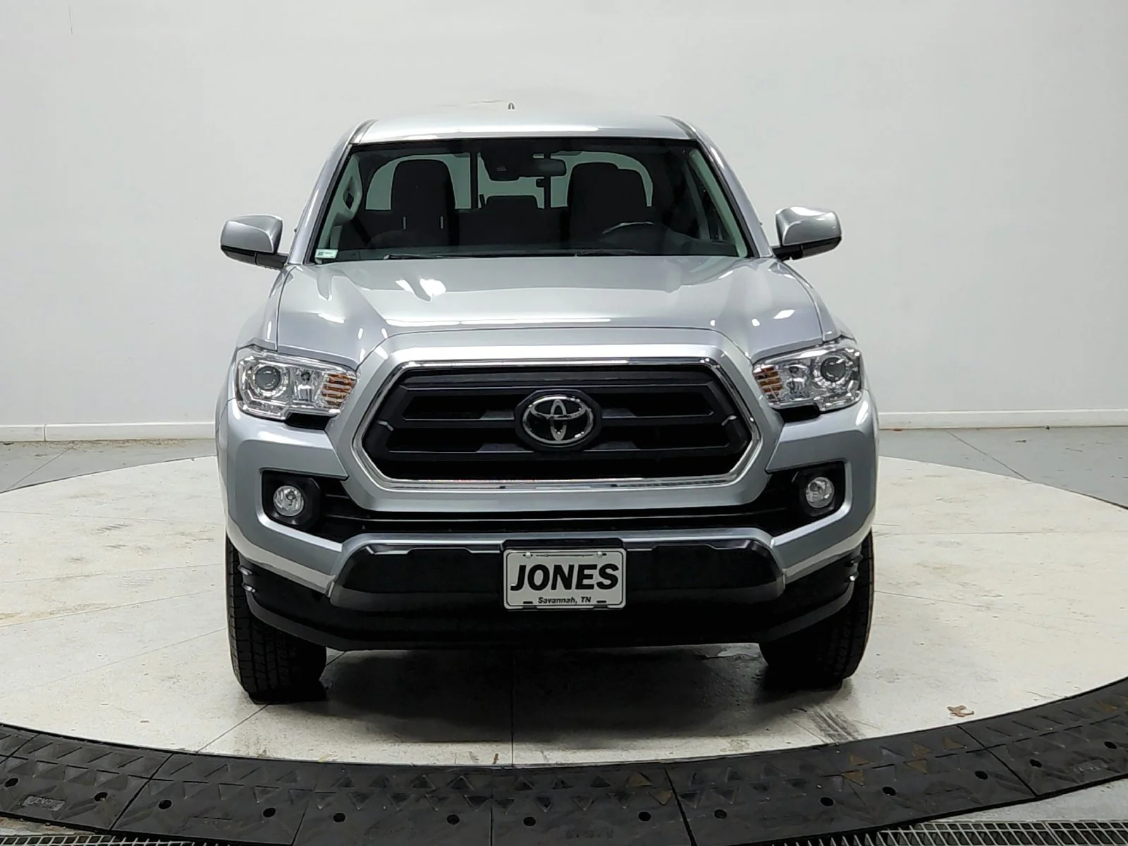 Used 2022 Silver Toyota SR5 image 3