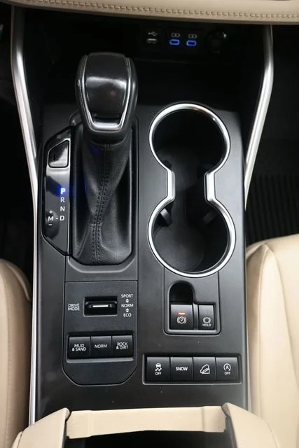 Used 2022 Ruby Flare Pearl Toyota XLE image 18