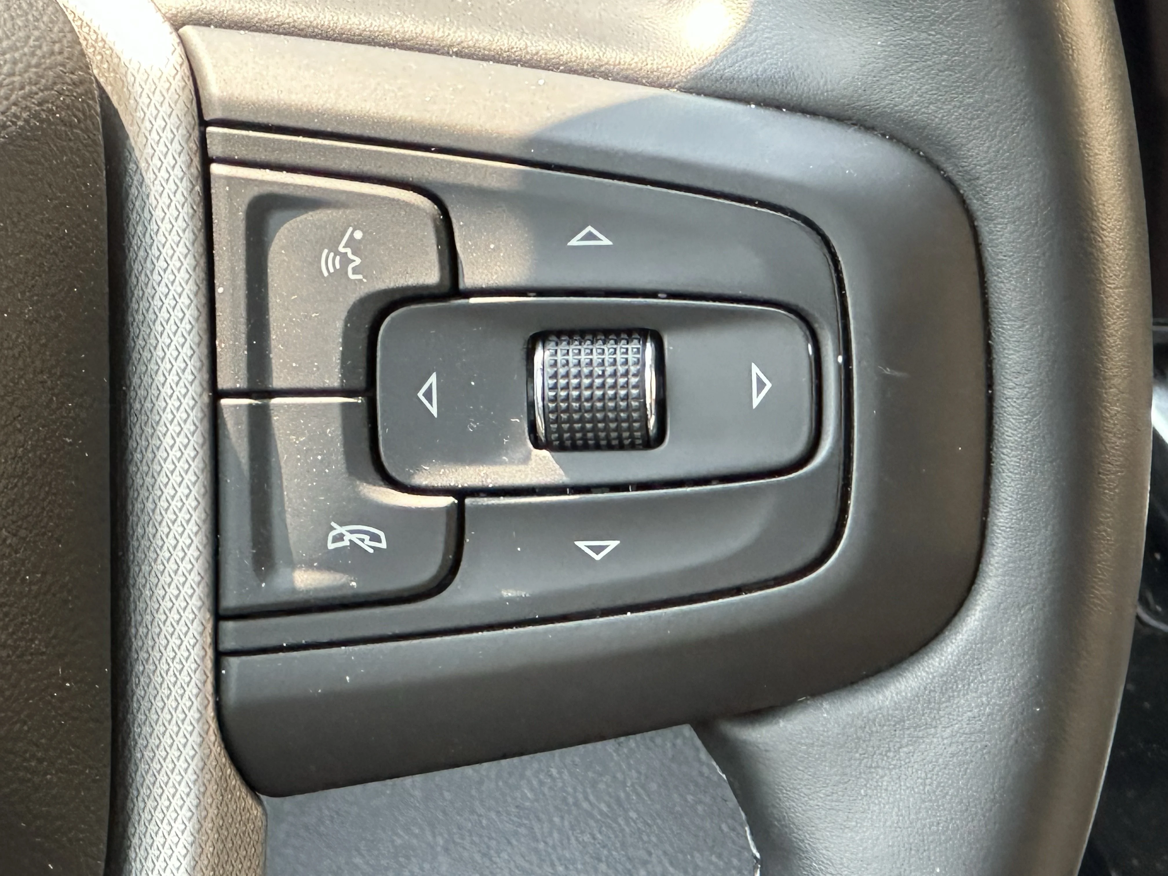 Certified Used 2025  GMC Denali image 13