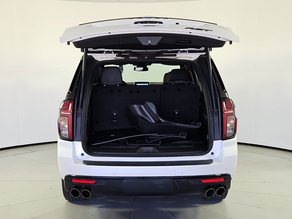 Used 2023 Pearl Chevrolet RST image 10