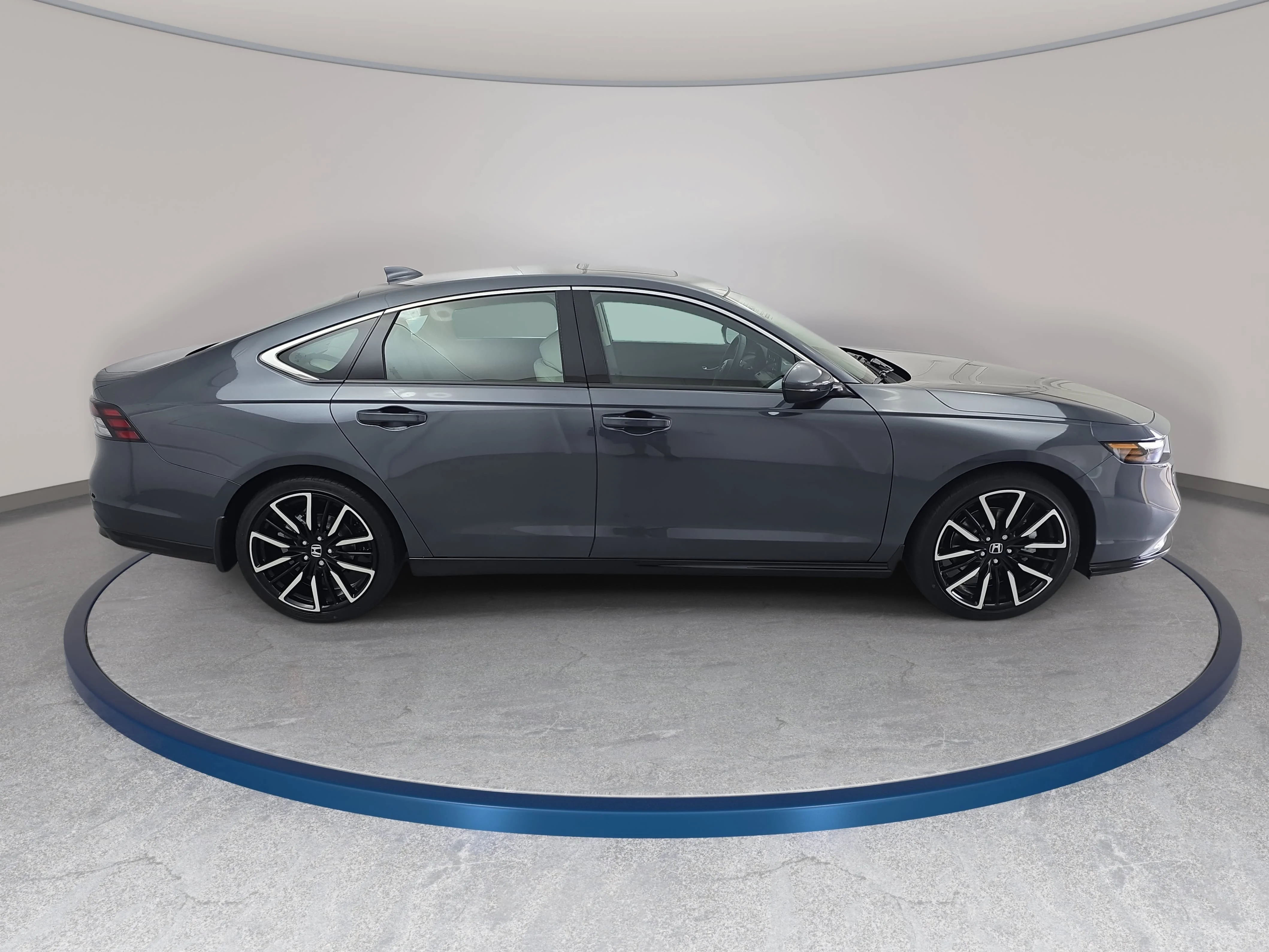 New 2026 Meteorite Gray Metallic Honda Touring image 4
