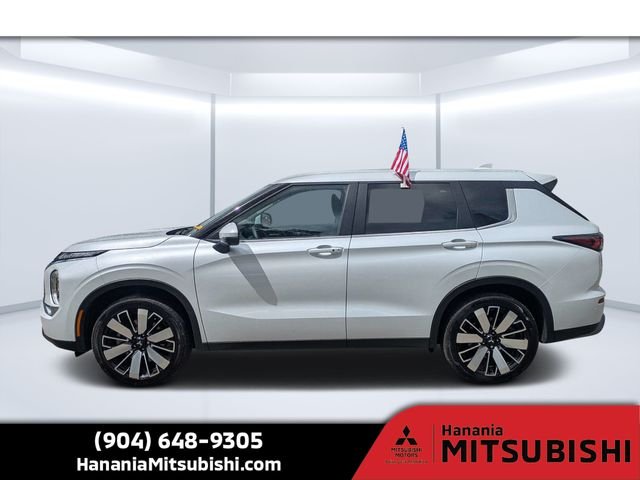 Used 2025 White Mitsubishi SE image 6