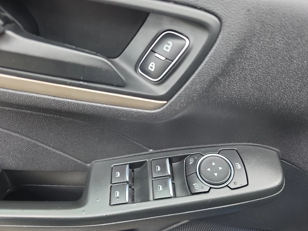 Certified Used 2022 Blue Ford SE image 19