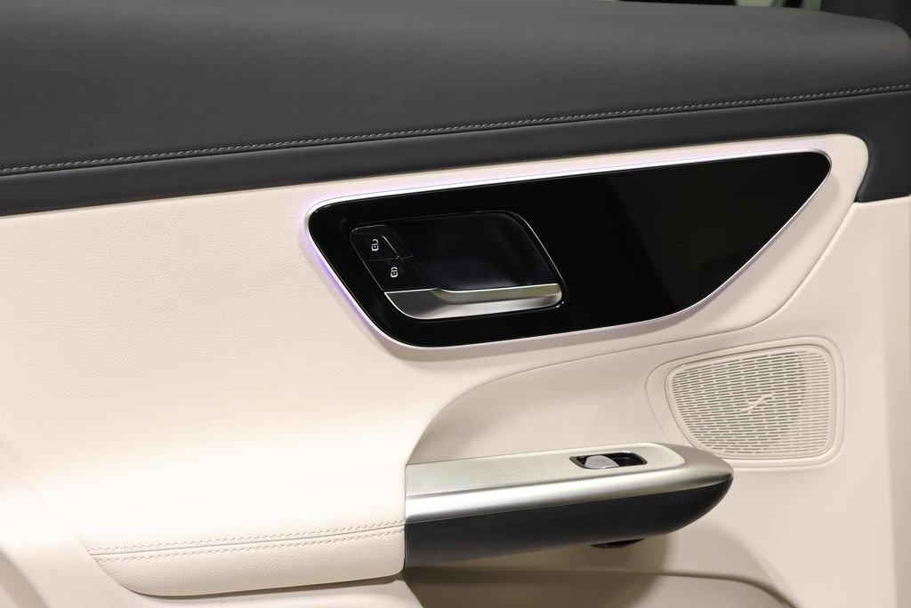Used 2027  Mercedes-Benz GLC 300 image 40