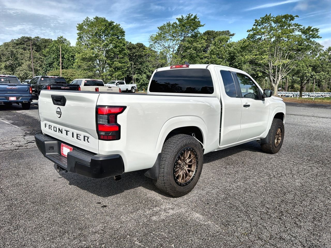 Used 2022 White Nissan King Cab S 4x2 image 8