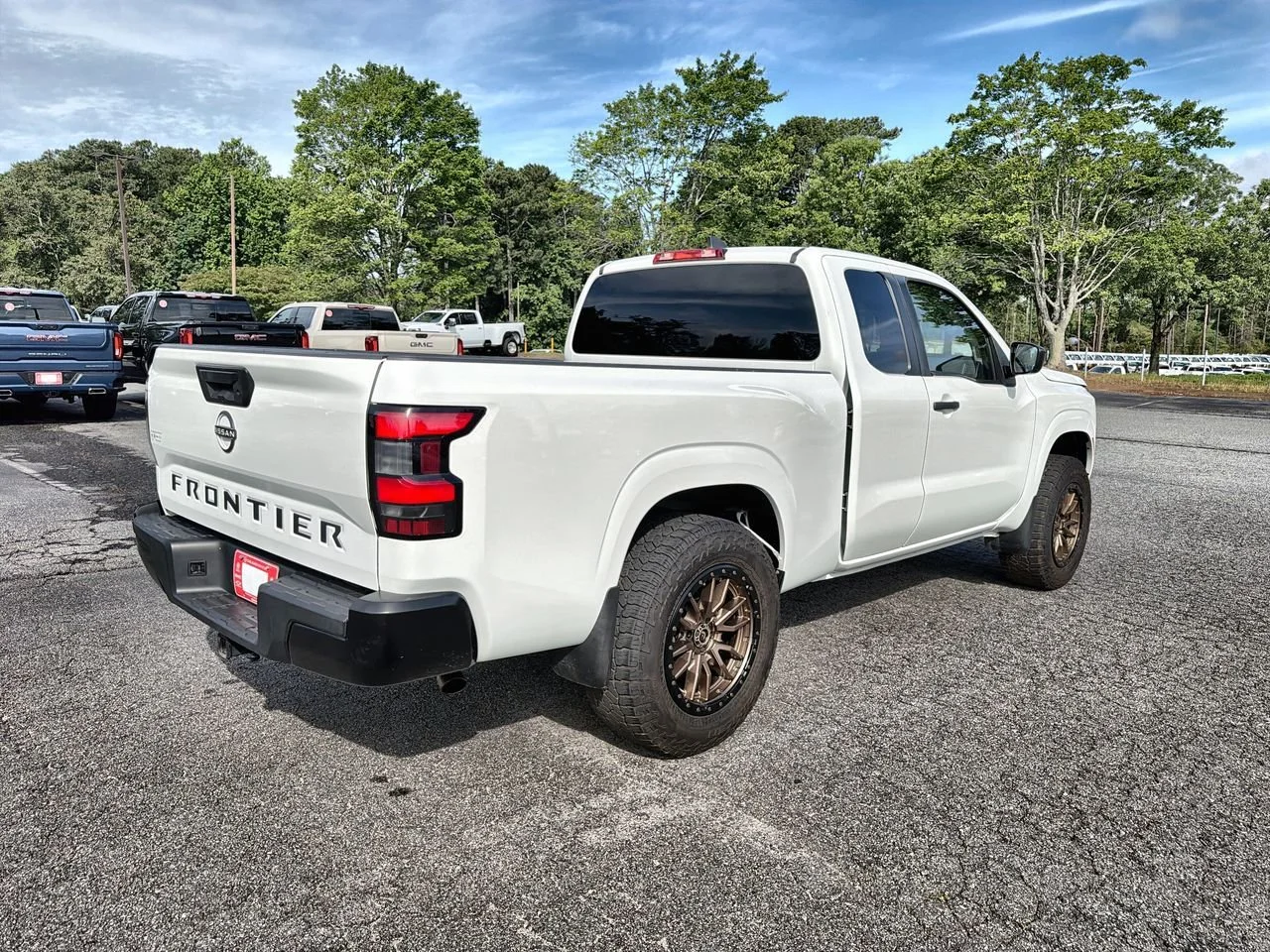 Used 2022 White Nissan King Cab S 4x2 image 8