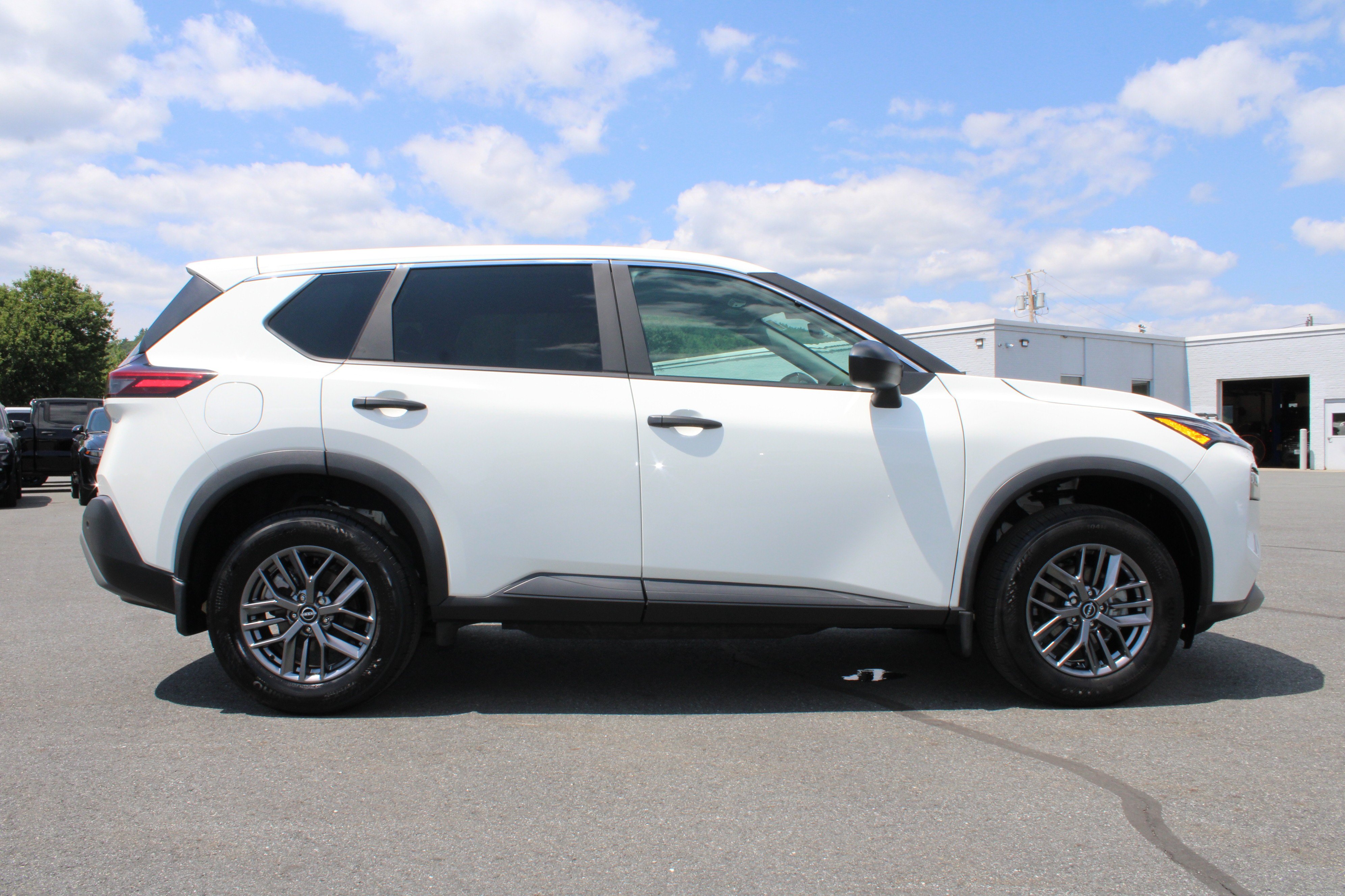Used 2023 Glacier White Nissan S image 6