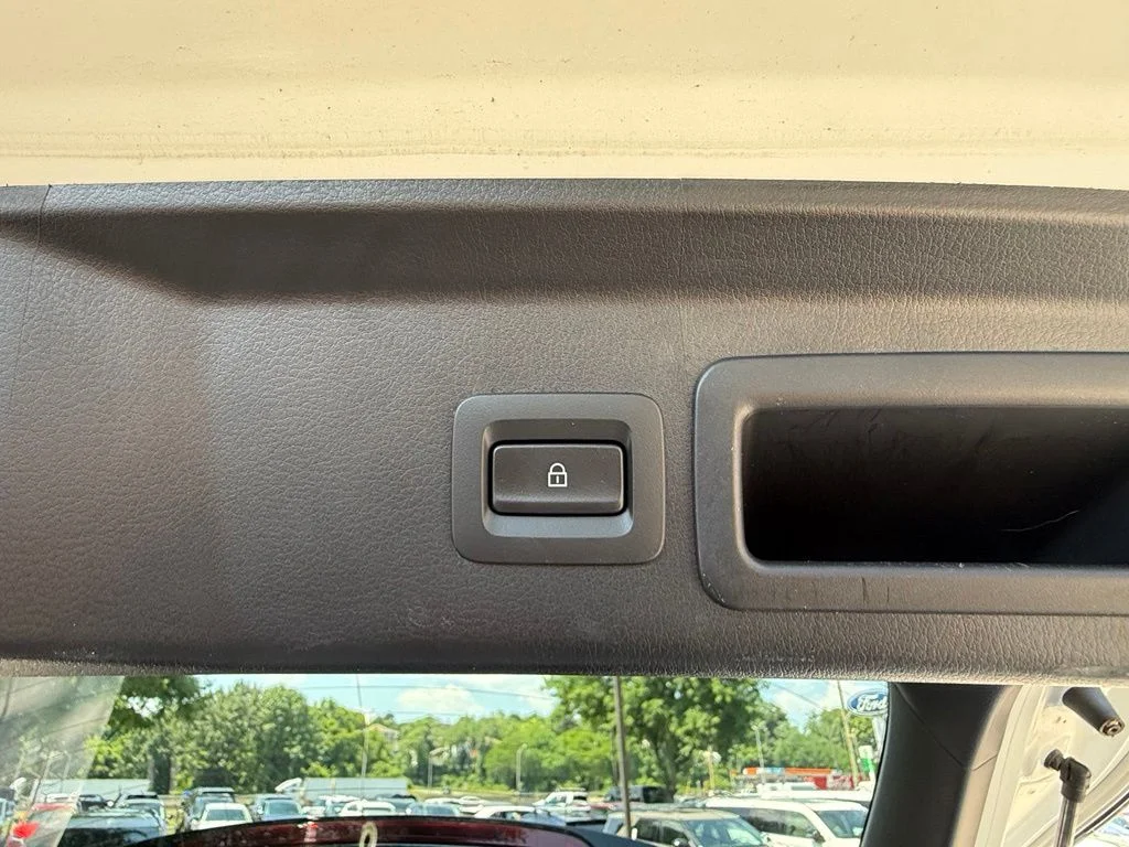 Used 2022 White Mazda 2.5 S Select Package image 28