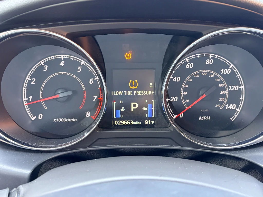 Used 2025 Labrador Black Pearl Mitsubishi ES image 17