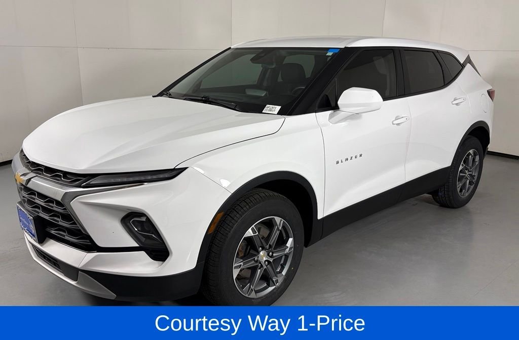 Used 2023 White Chevrolet LT image 5