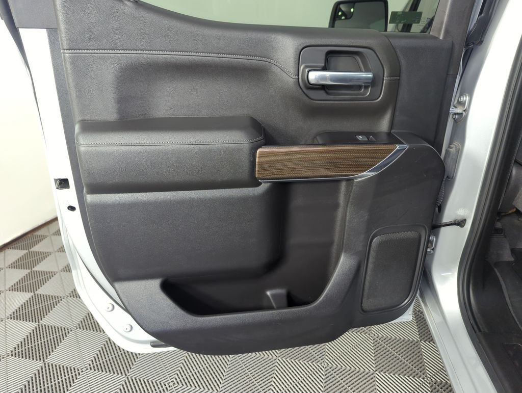 Used 2019 Silver Chevrolet RST image 27