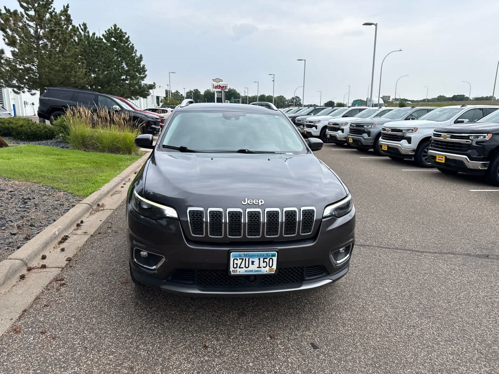 Used 2019 Jeep Cherokee Limited with VIN 1C4PJMDX2KD408666 for sale in Brooklyn Center, MN