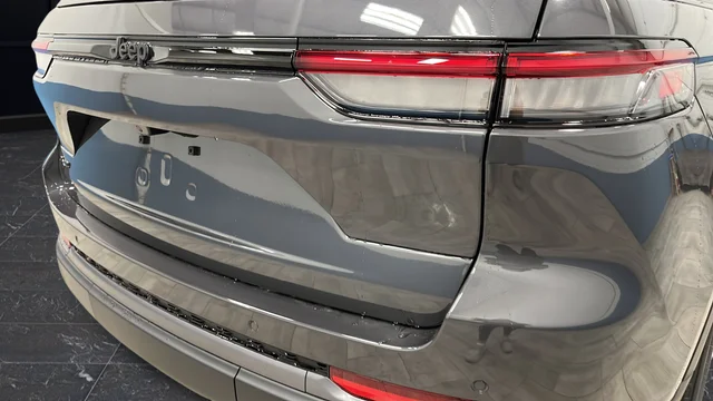 New 2026 Baltic Gray Metallic Clear-Coat Exterior Paint Jeep Altitude image 38