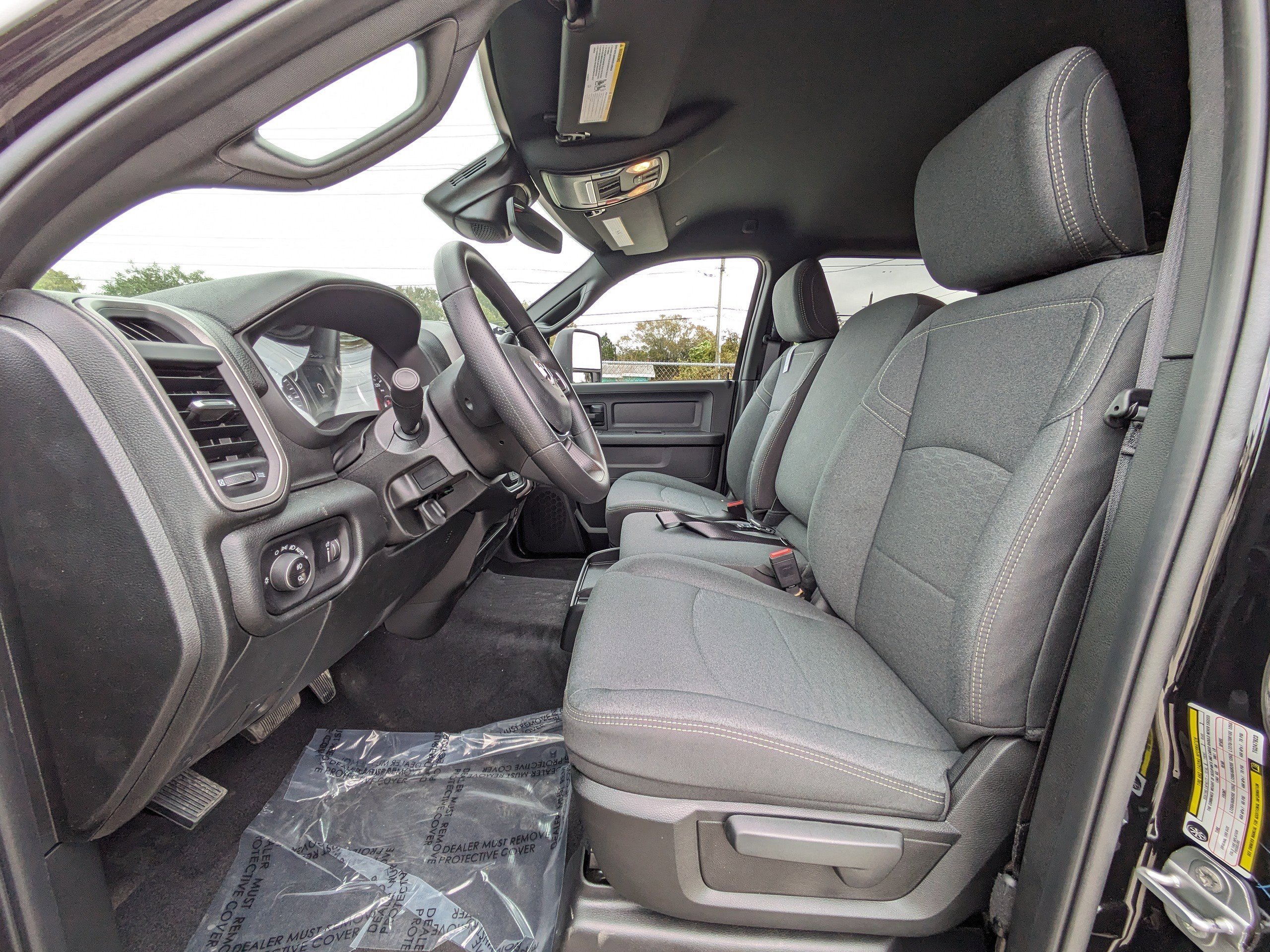 New 2026 Diamond Black Crystal Pearl-Coat Exterior Paint RAM Tradesman image 20