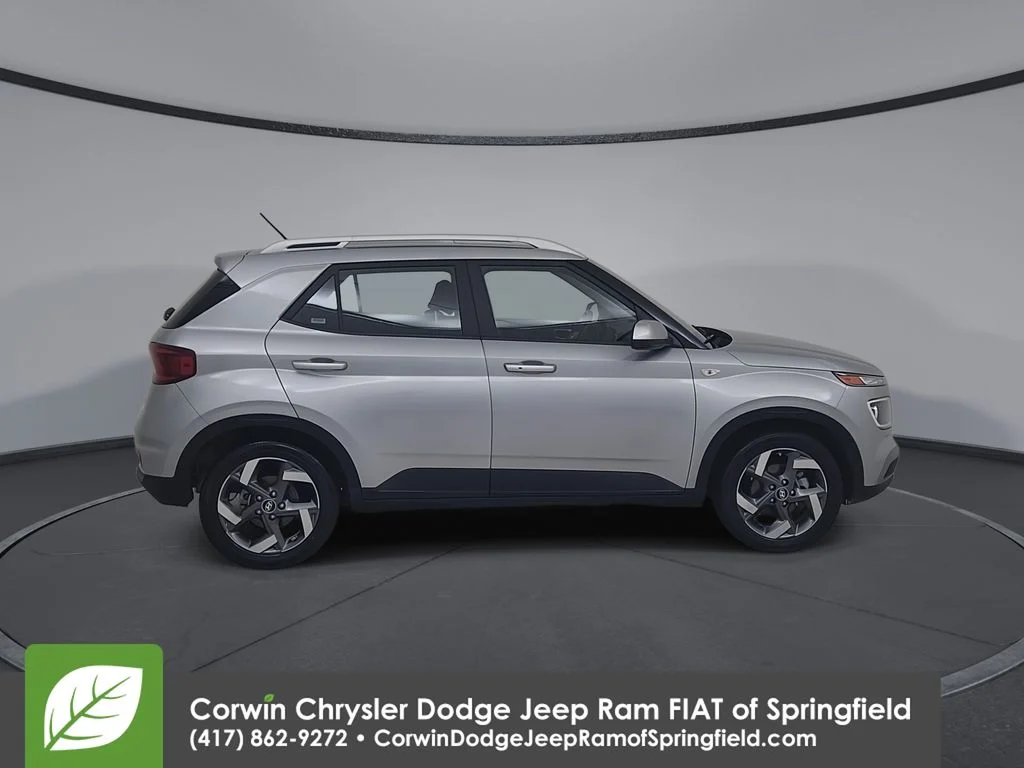 Used 2025 Silver Hyundai SEL image 17
